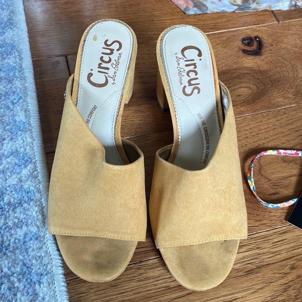 Circus yellow slide sandals